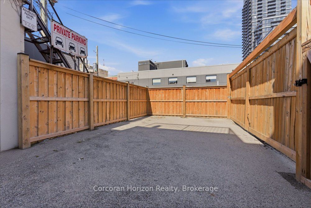 84 John Street S Main Property Photo 17