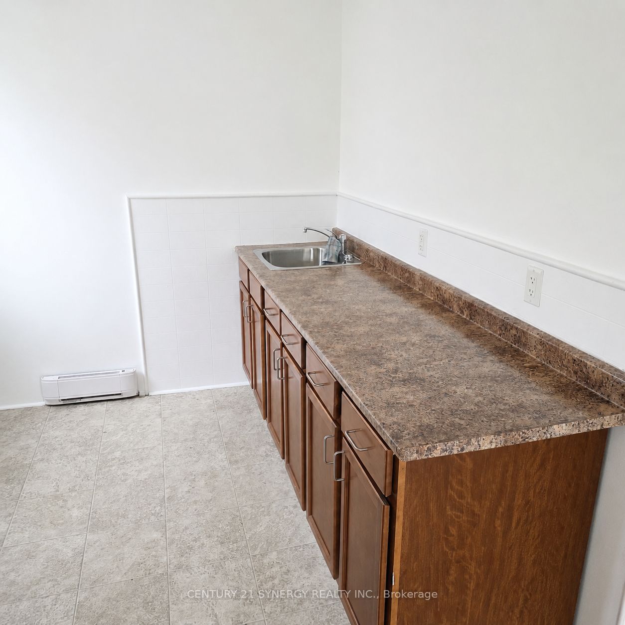 47 Main Street E Property Photo 5