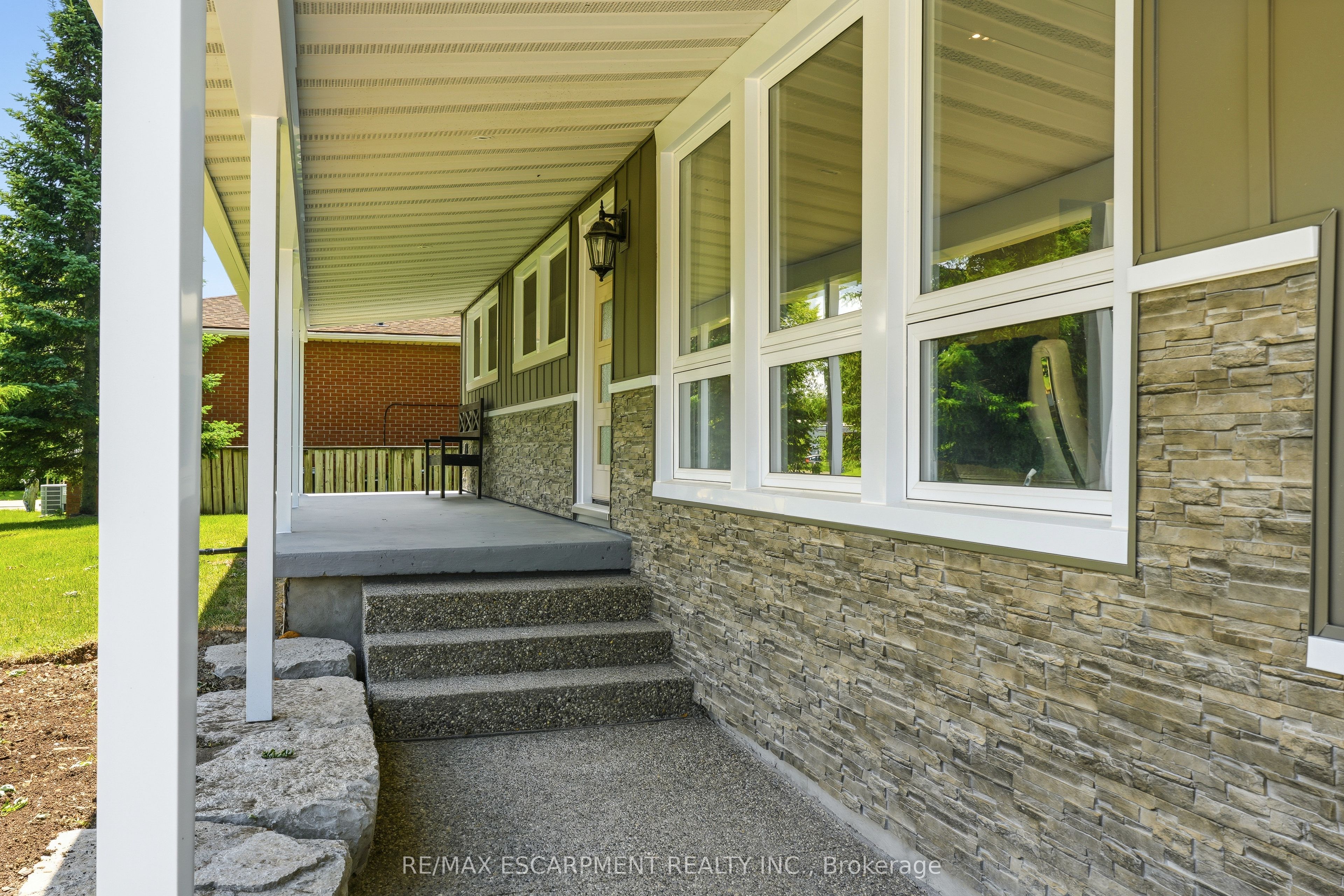 99 Byron Avenue Property Photo 3