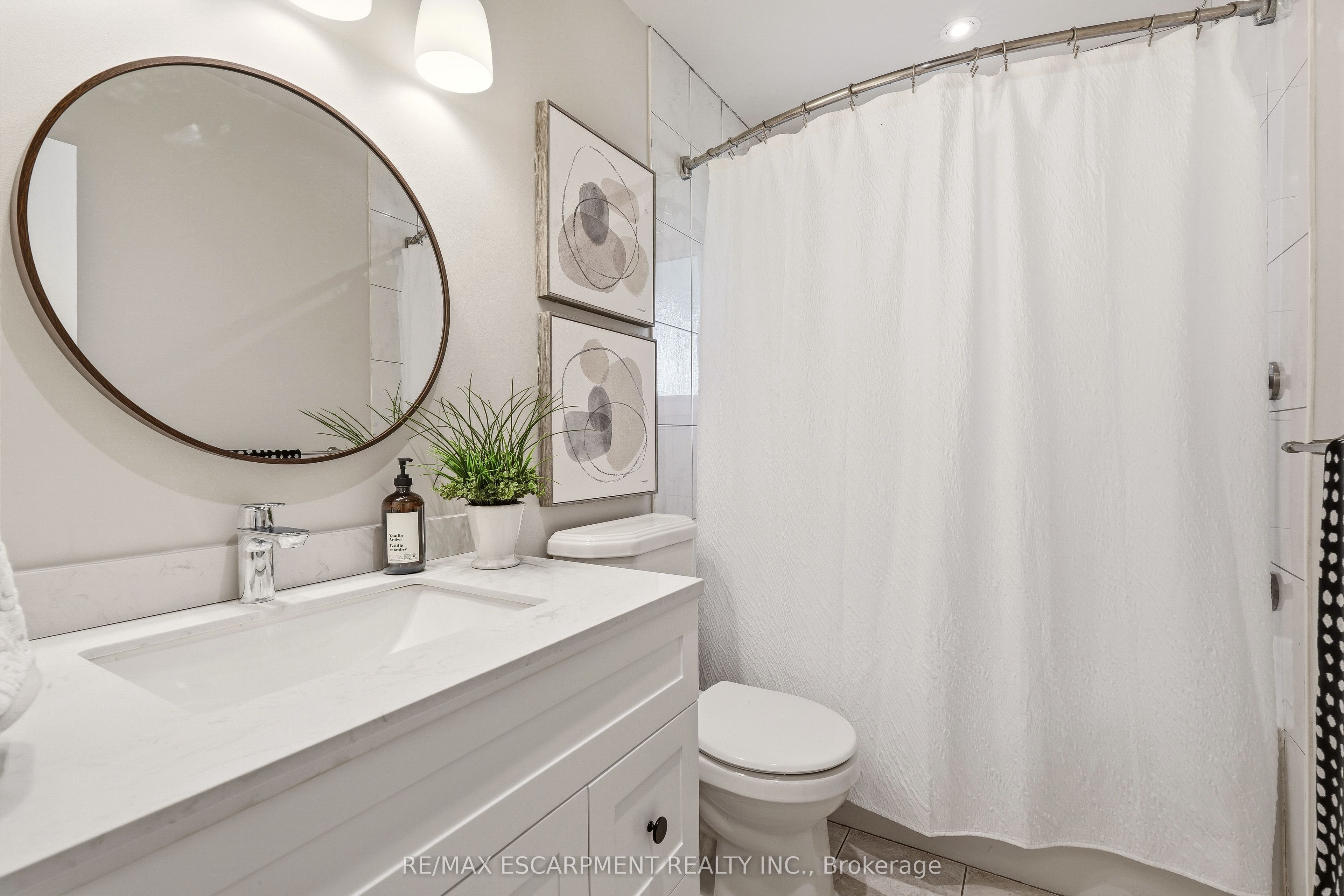 99 Byron Avenue Property Photo 20
