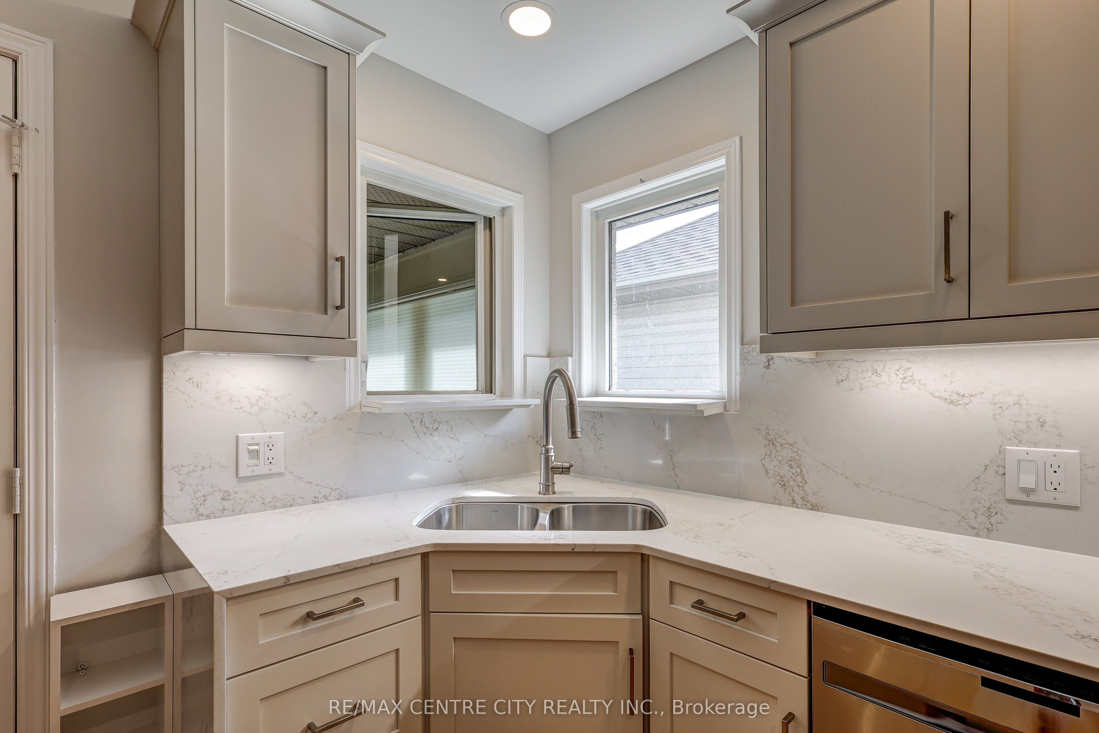 24 Schreyer Drive Property Photo 16