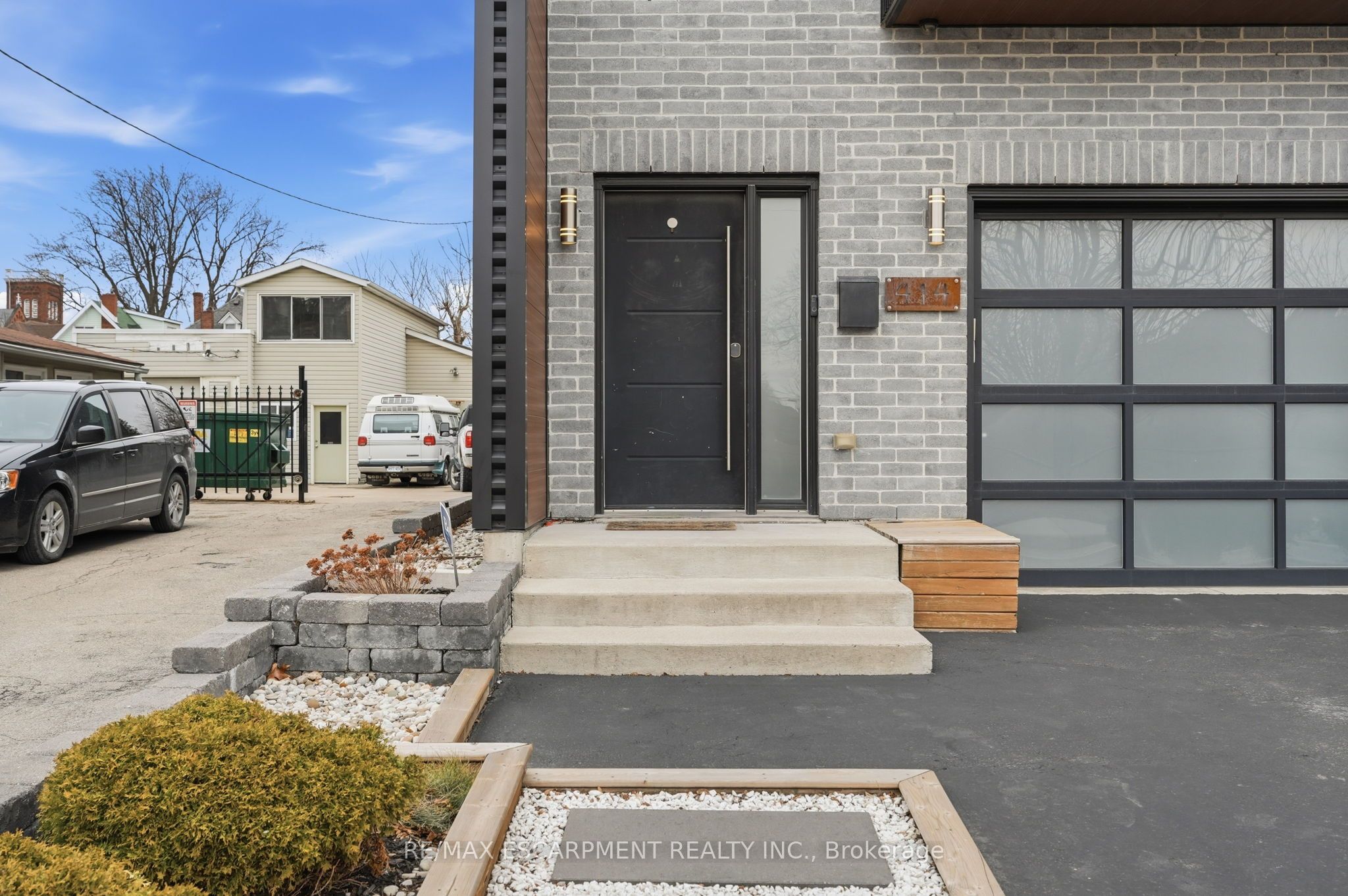 414 John Street Property Photo 4