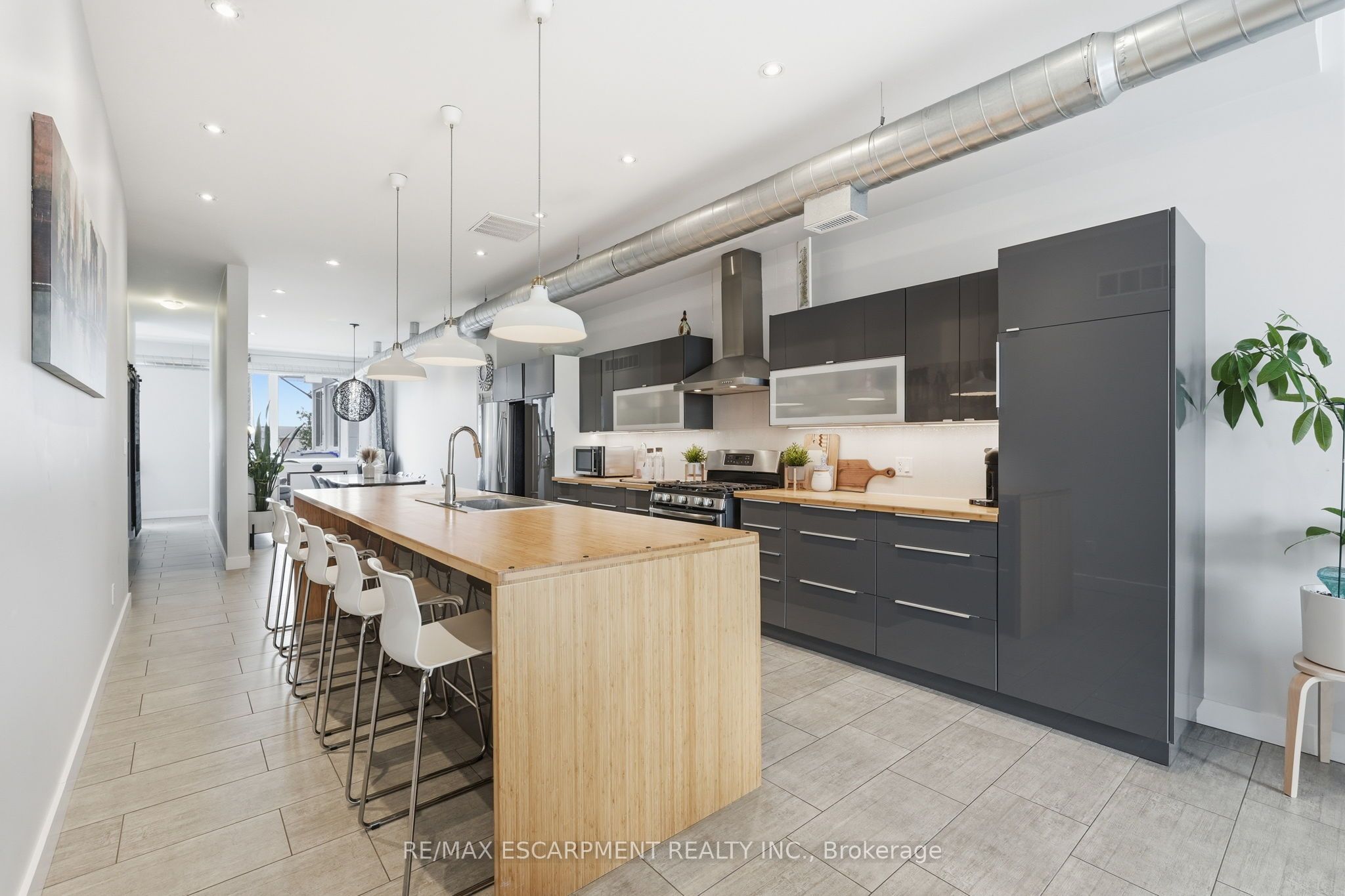 414 John Street Property Photo 8