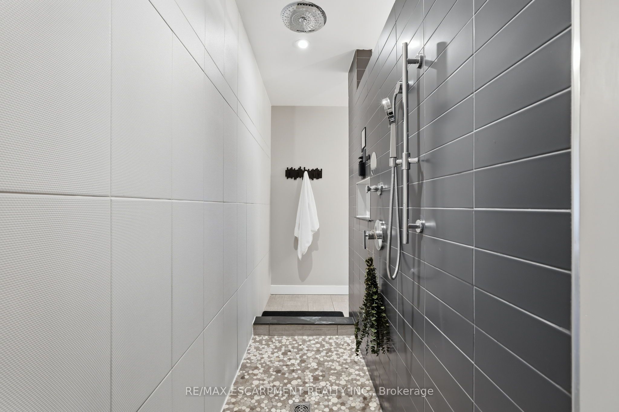 414 John Street Property Photo 27