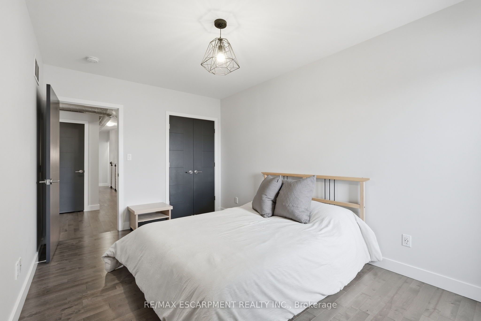 414 John Street Property Photo 31