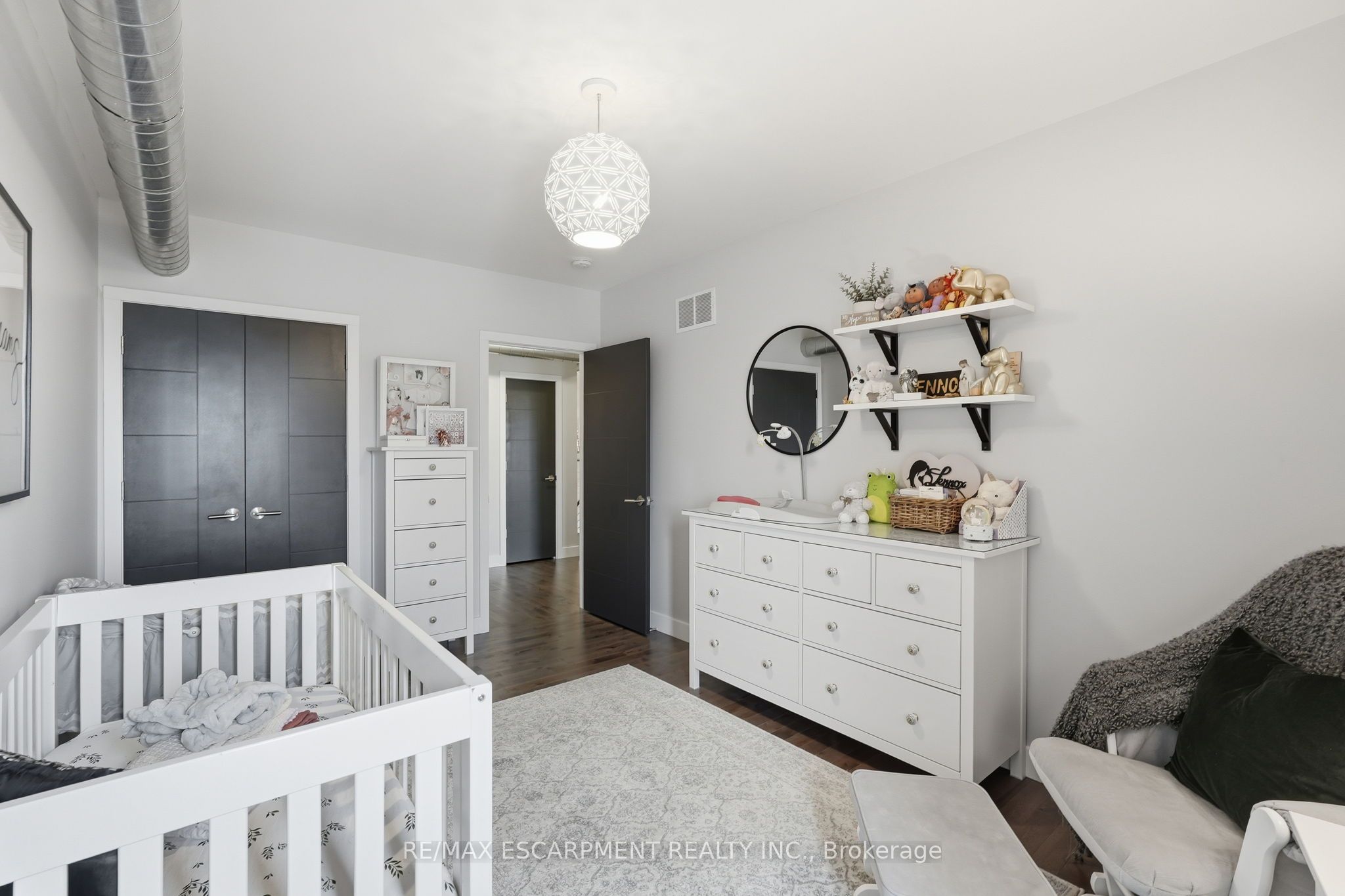 414 John Street Property Photo 33