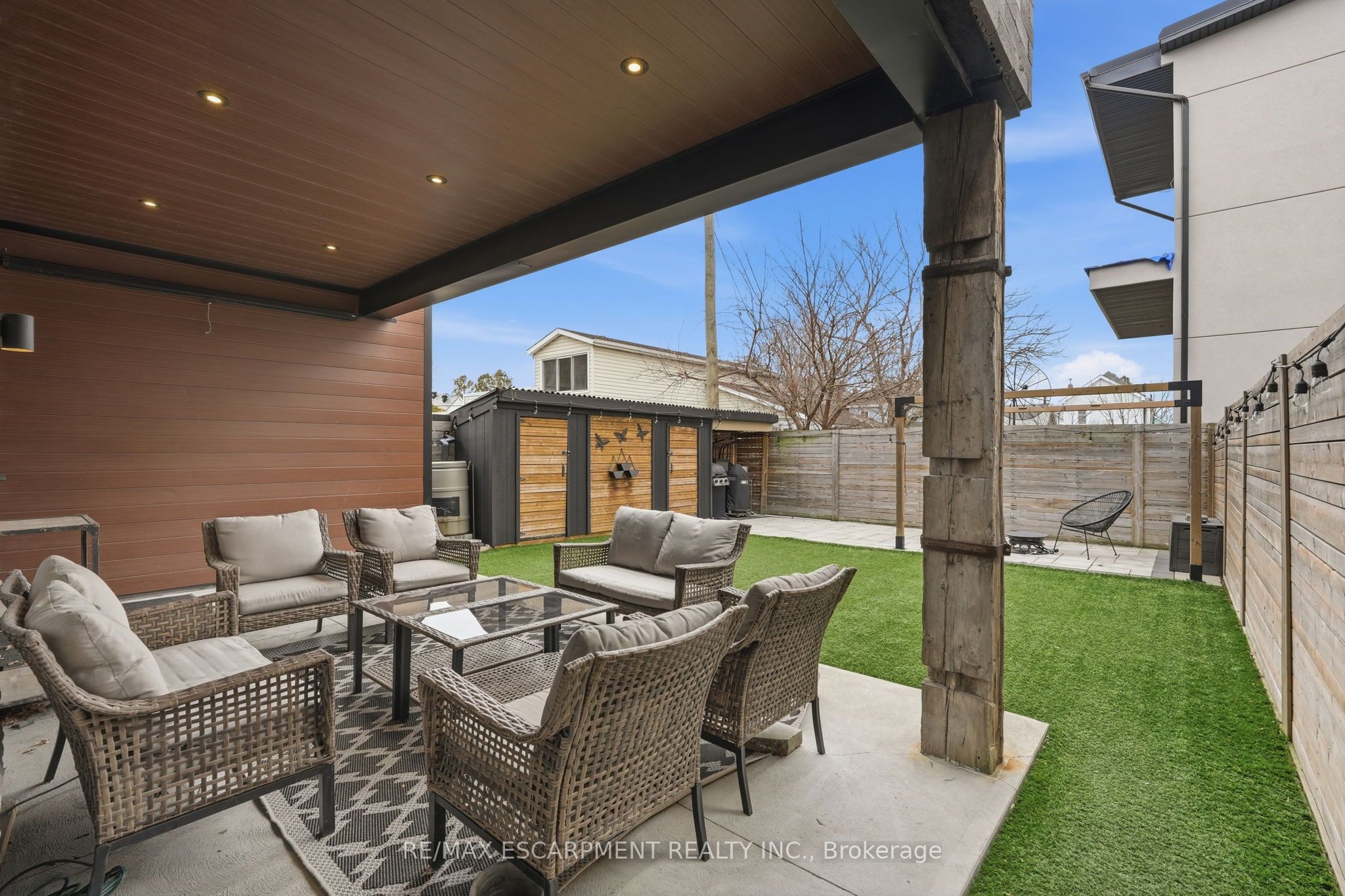 414 John Street Property Photo 44