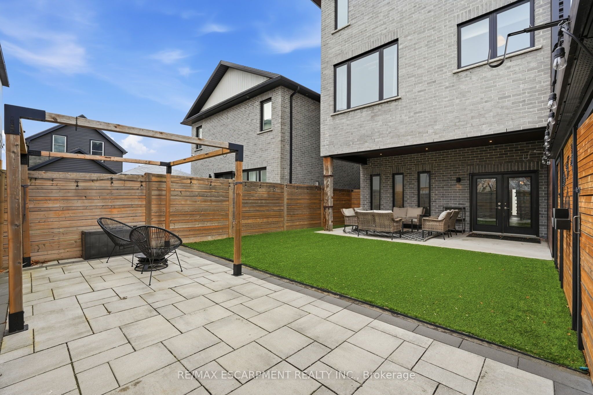 414 John Street Property Photo 46