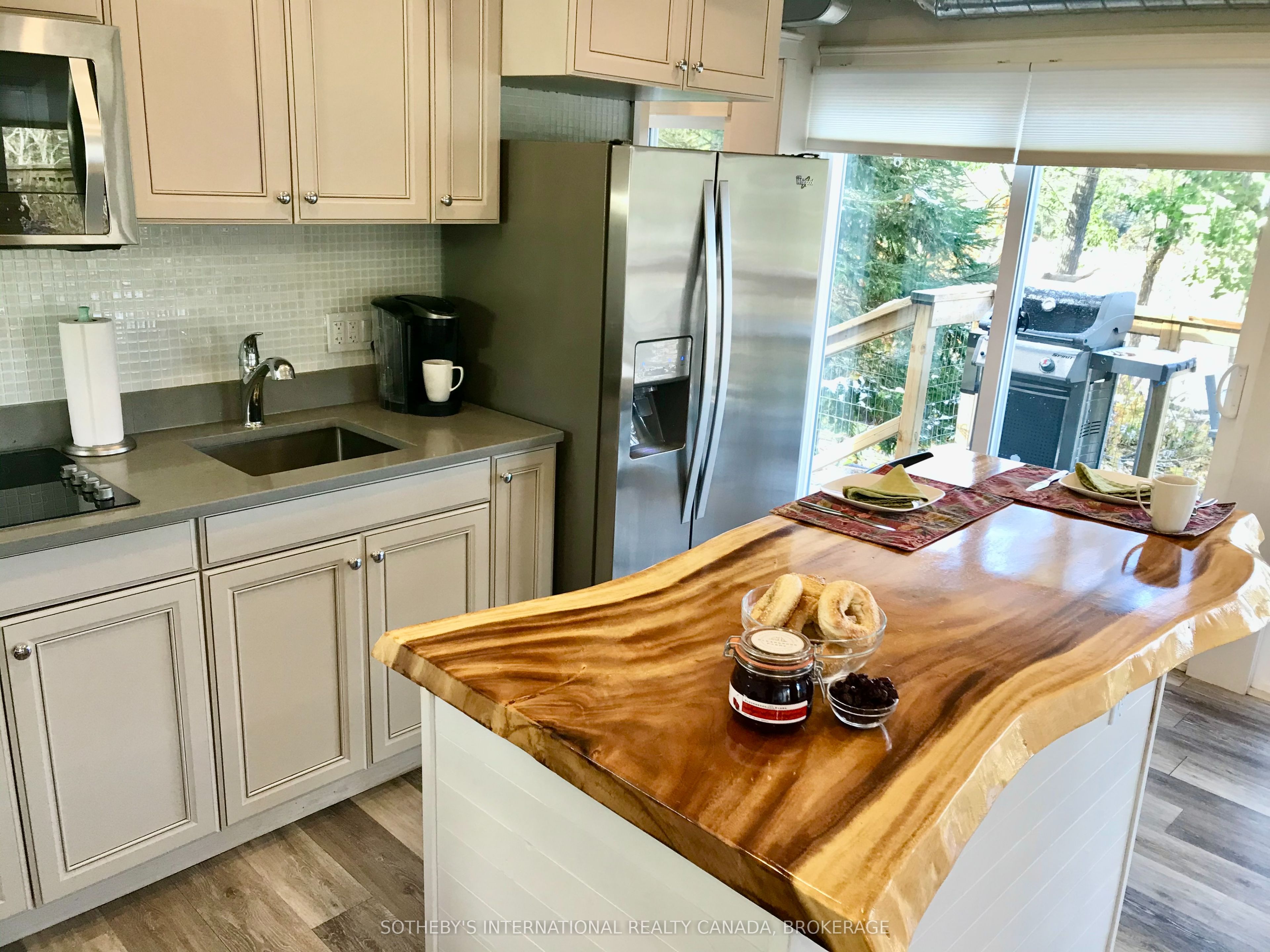 345 Thousand Islands Parkway Property Photo 8