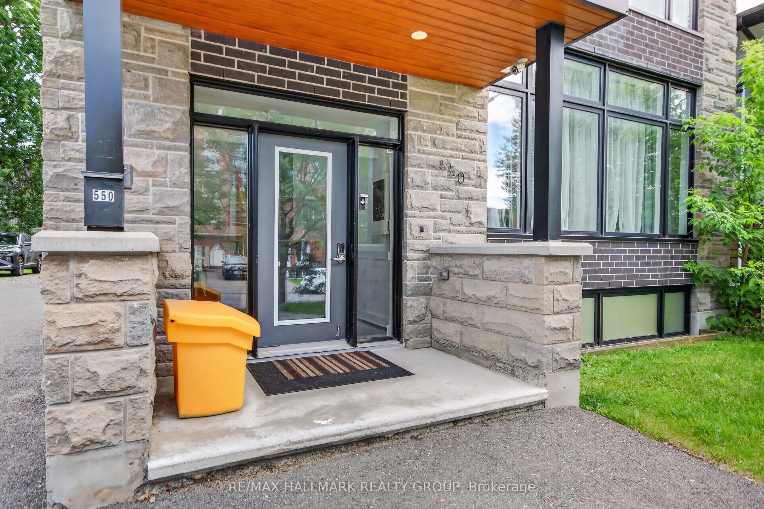 550 Guy Street Property Photo 2
