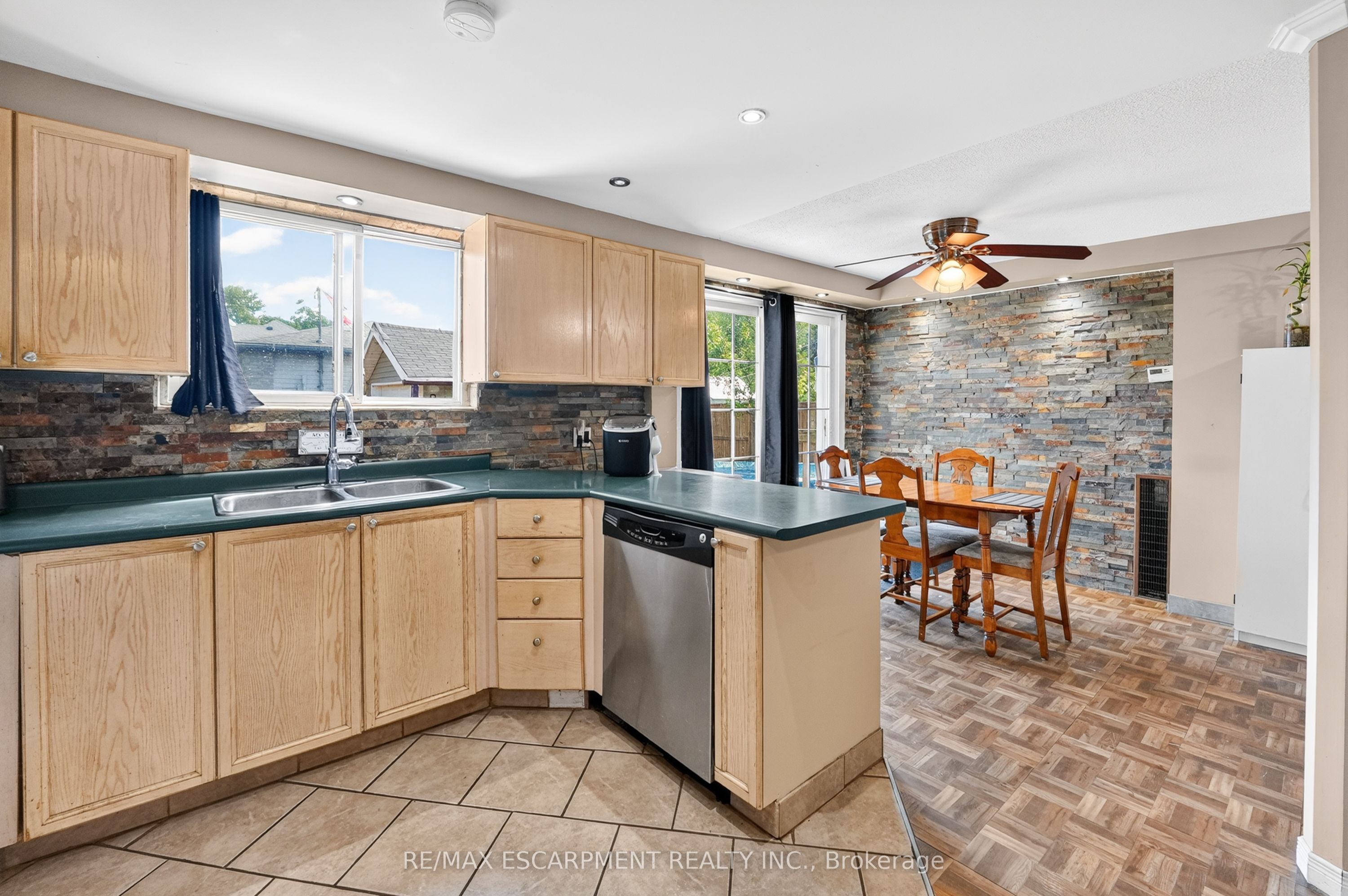 503 John Street Property Photo 14