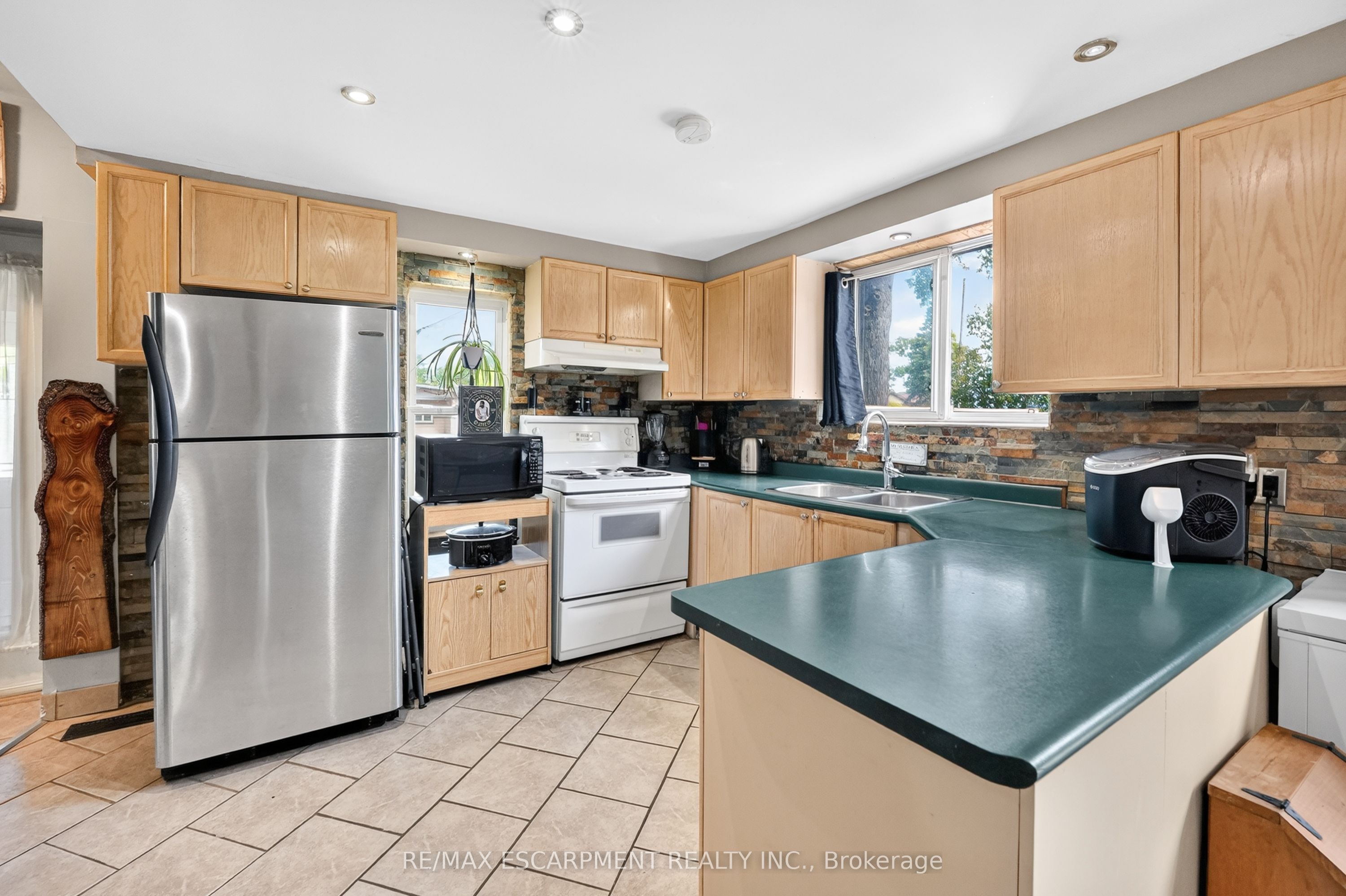 503 John Street Property Photo 15