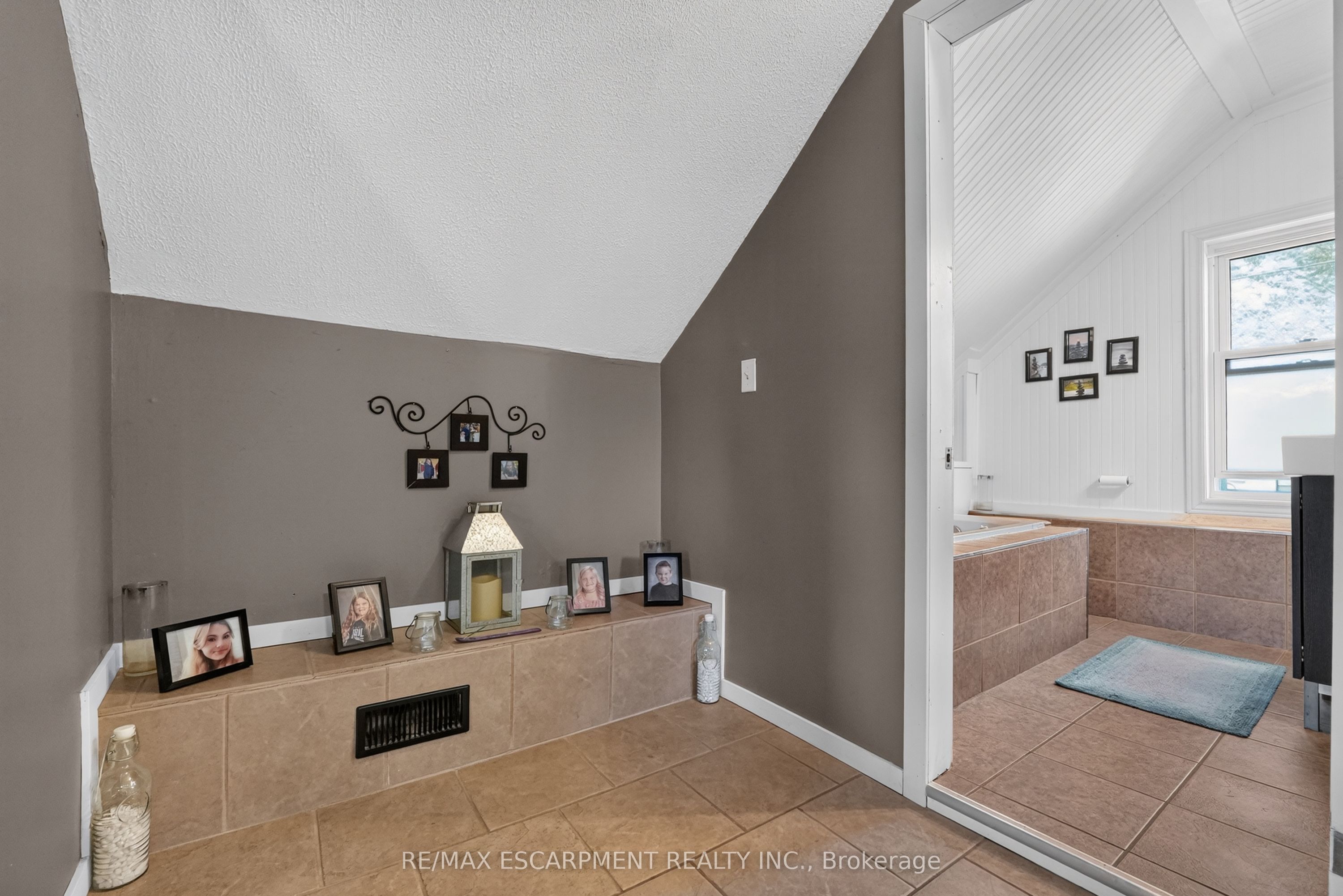 503 John Street Property Photo 22