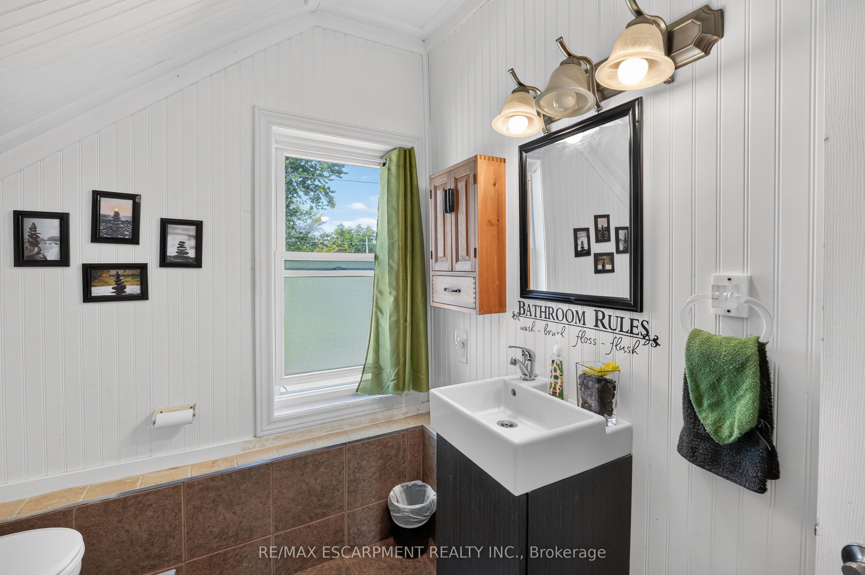 503 John Street Property Photo 28