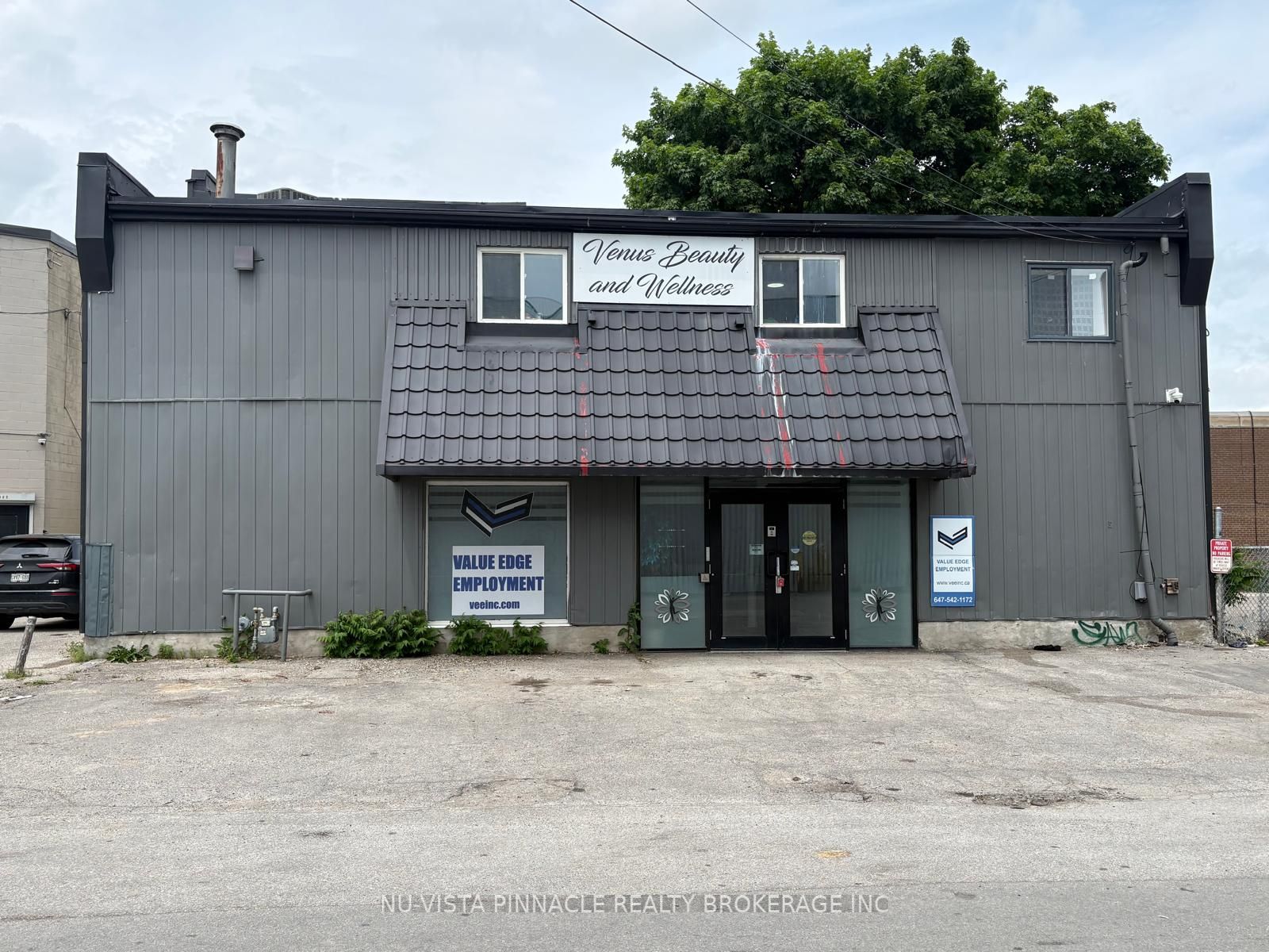 389 LYLE Street Property Photo 1