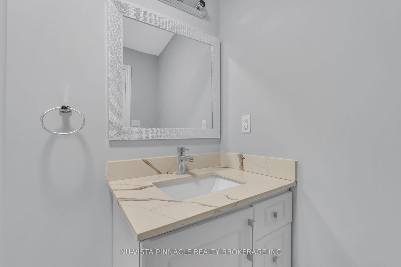 389 Lyle Street Property Photo 4