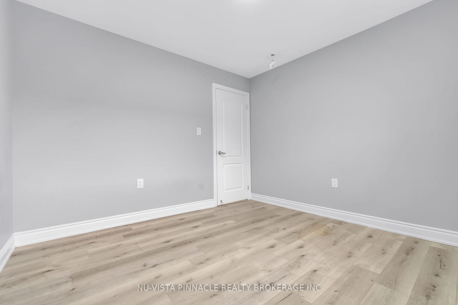 389 Lyle Street Property Photo 5