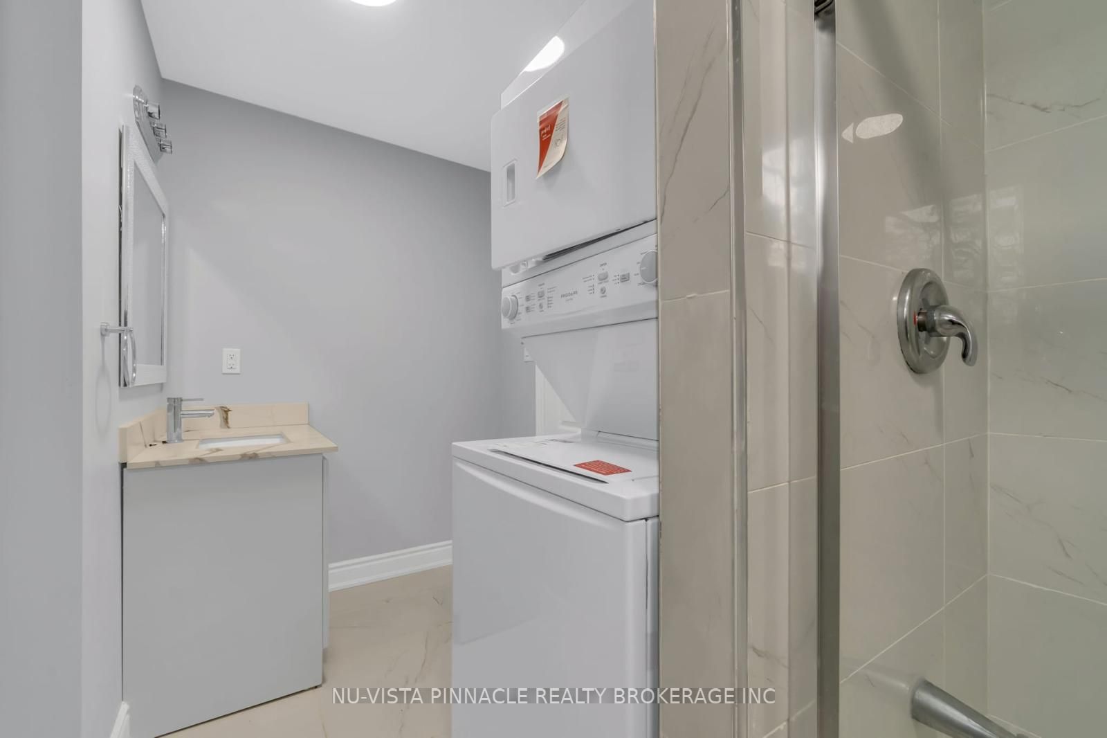 389 Lyle Street Property Photo 8