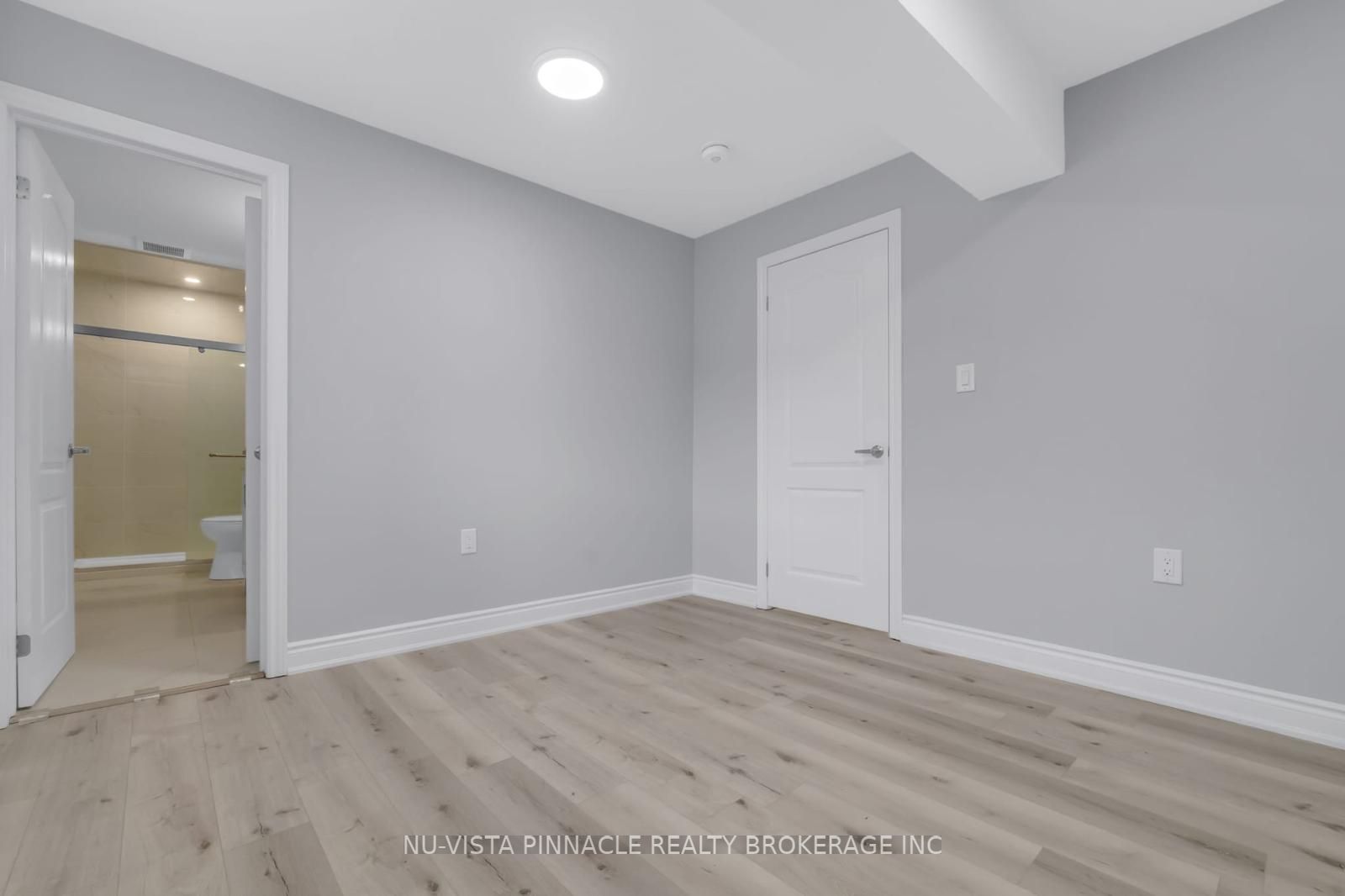 389 Lyle Street Property Photo 12