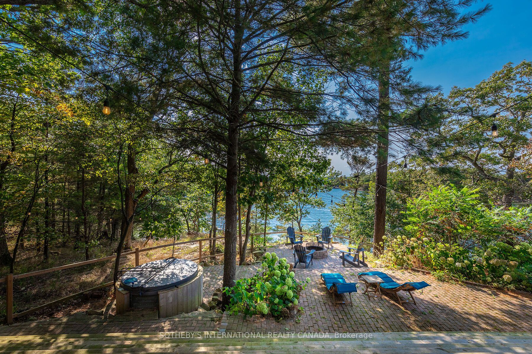345 Thousand Islands Parkway Property Photo 4