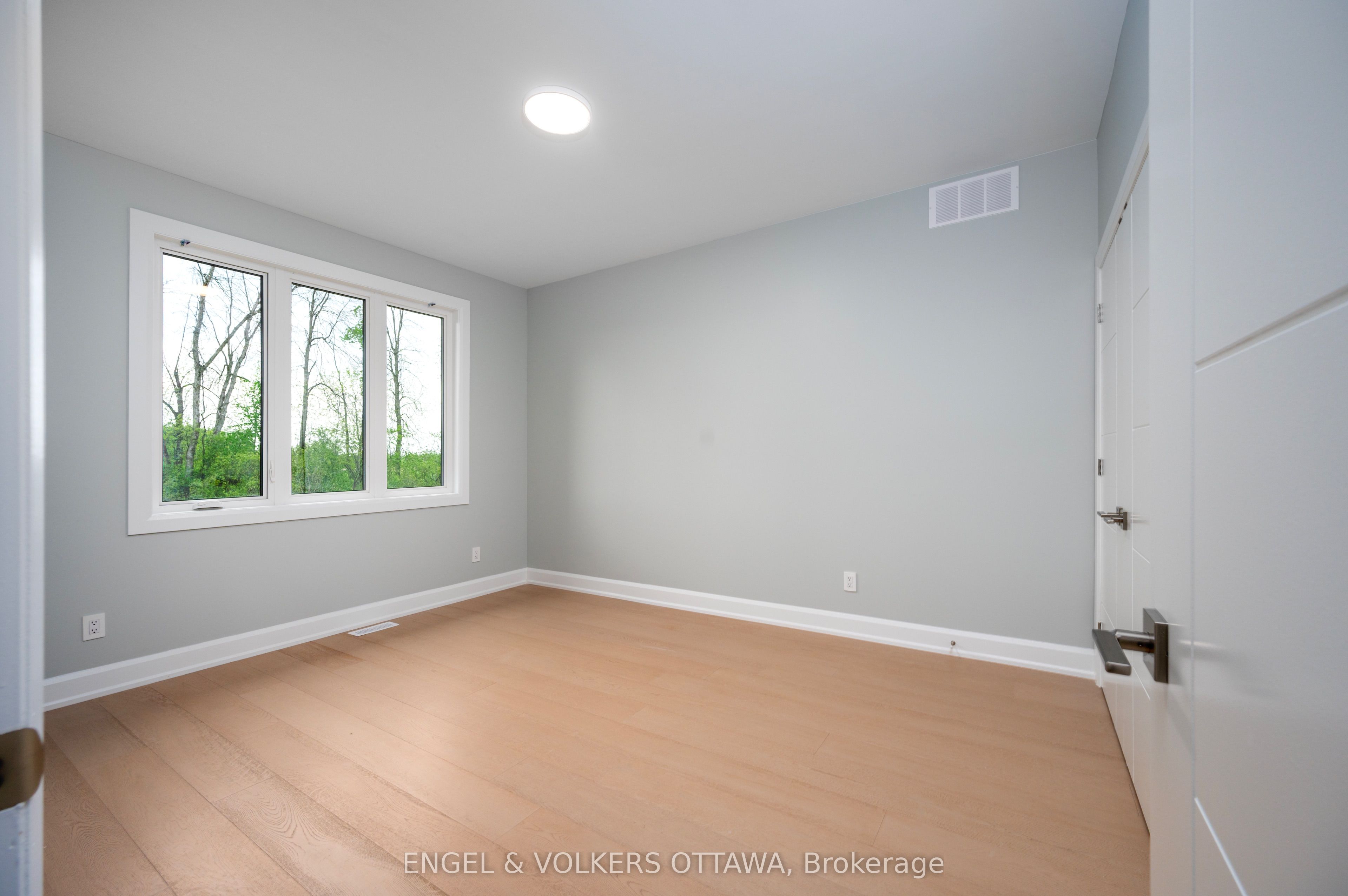 424 Ginger Crescent Property Photo 19