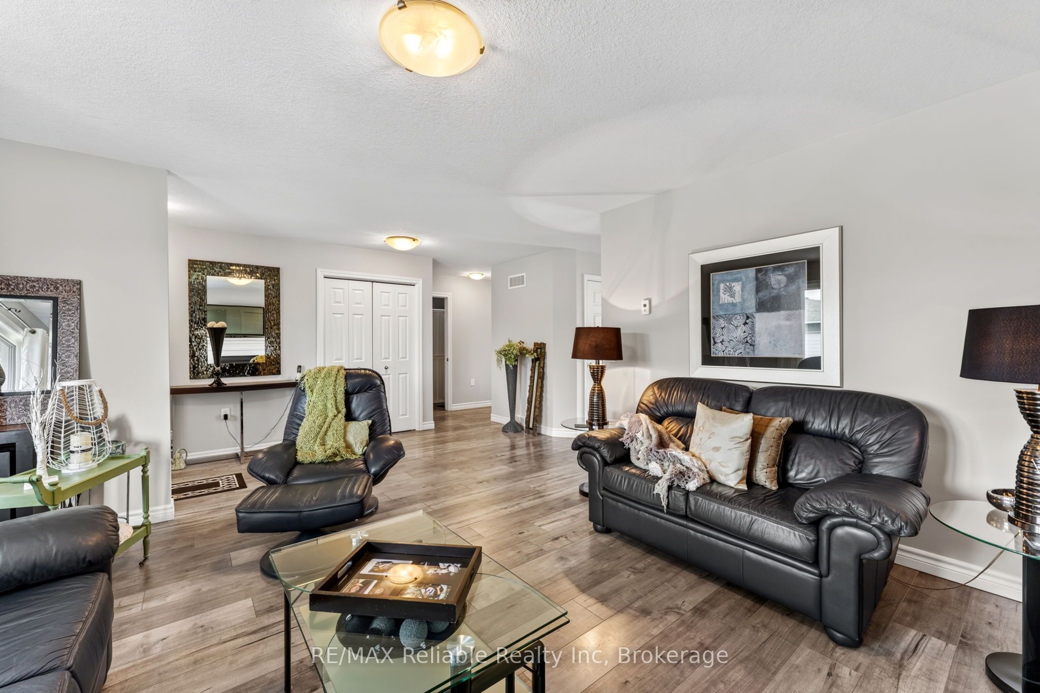 7 Windward Way S Property Photo 8