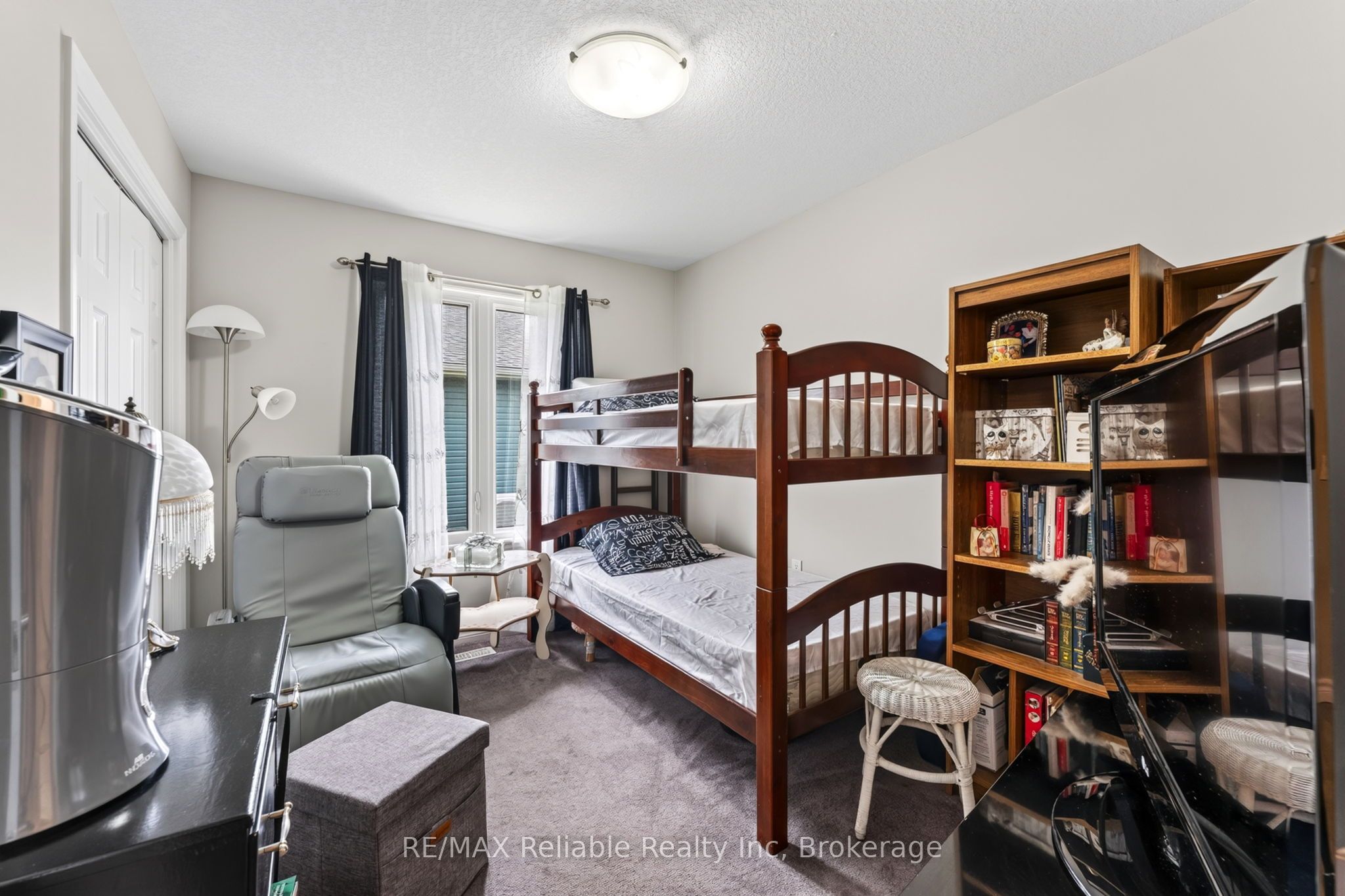 7 Windward Way S Property Photo 18