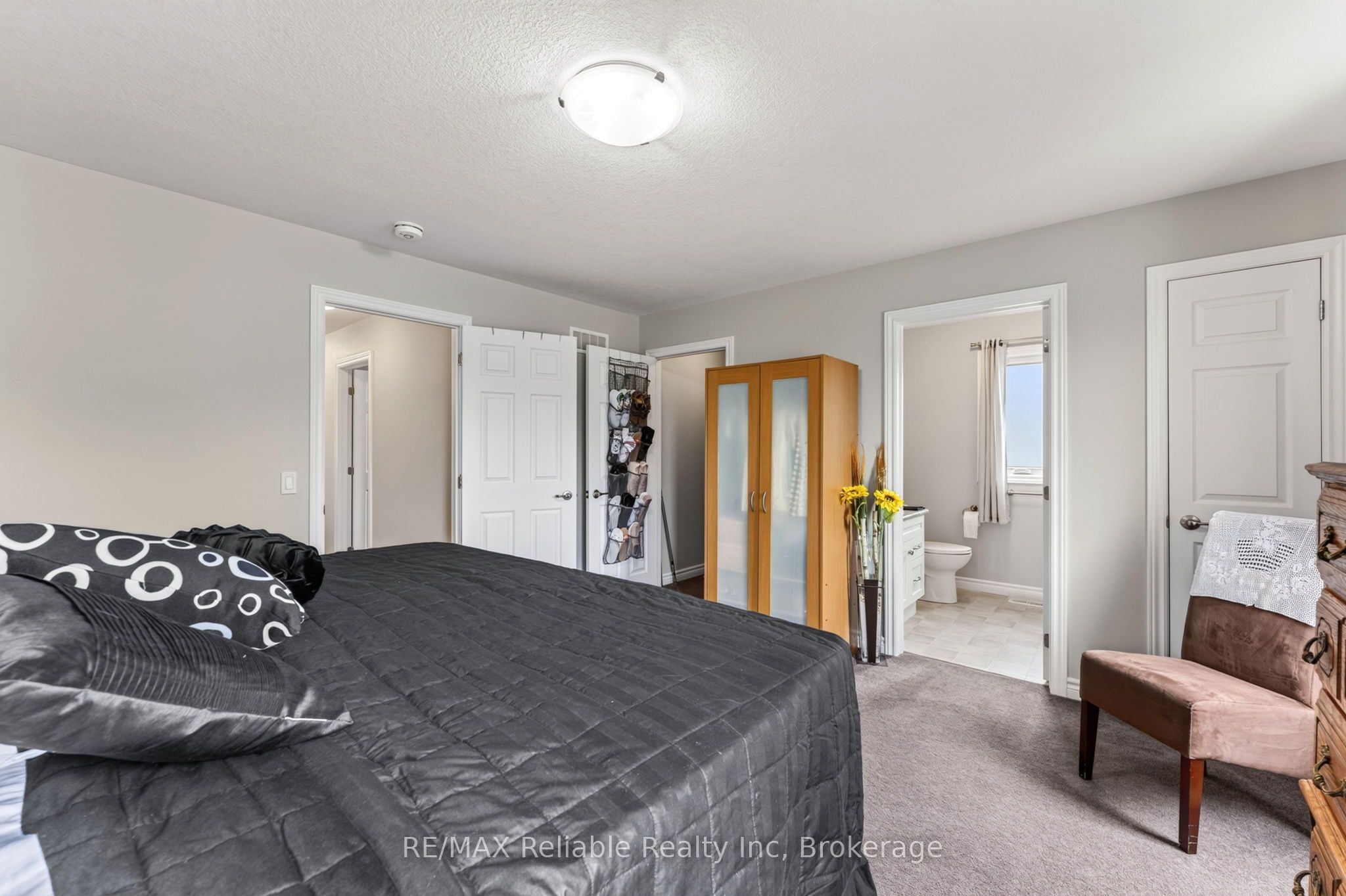 7 Windward Way S Property Photo 22