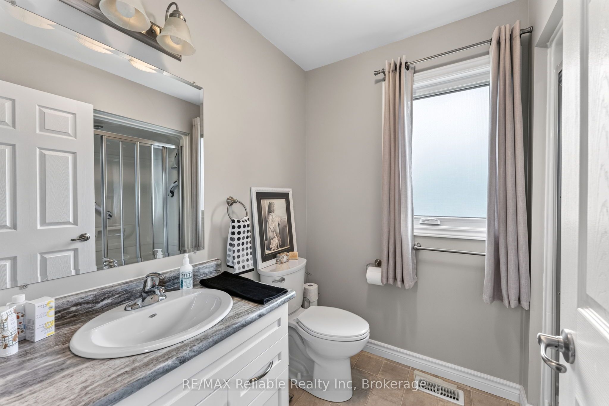 7 Windward Way S Property Photo 23