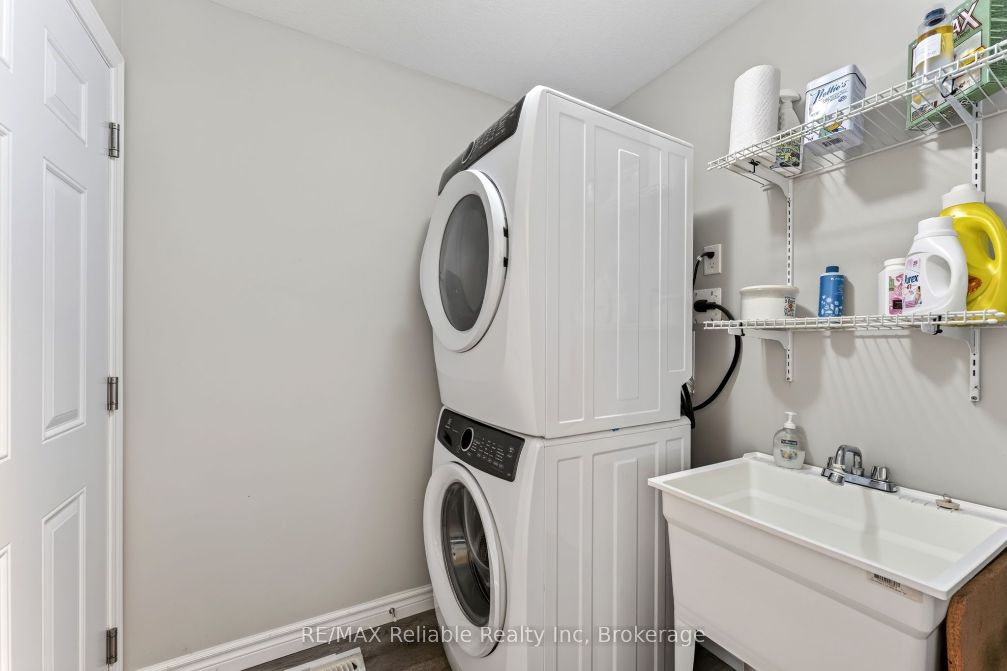 7 Windward Way S Property Photo 24