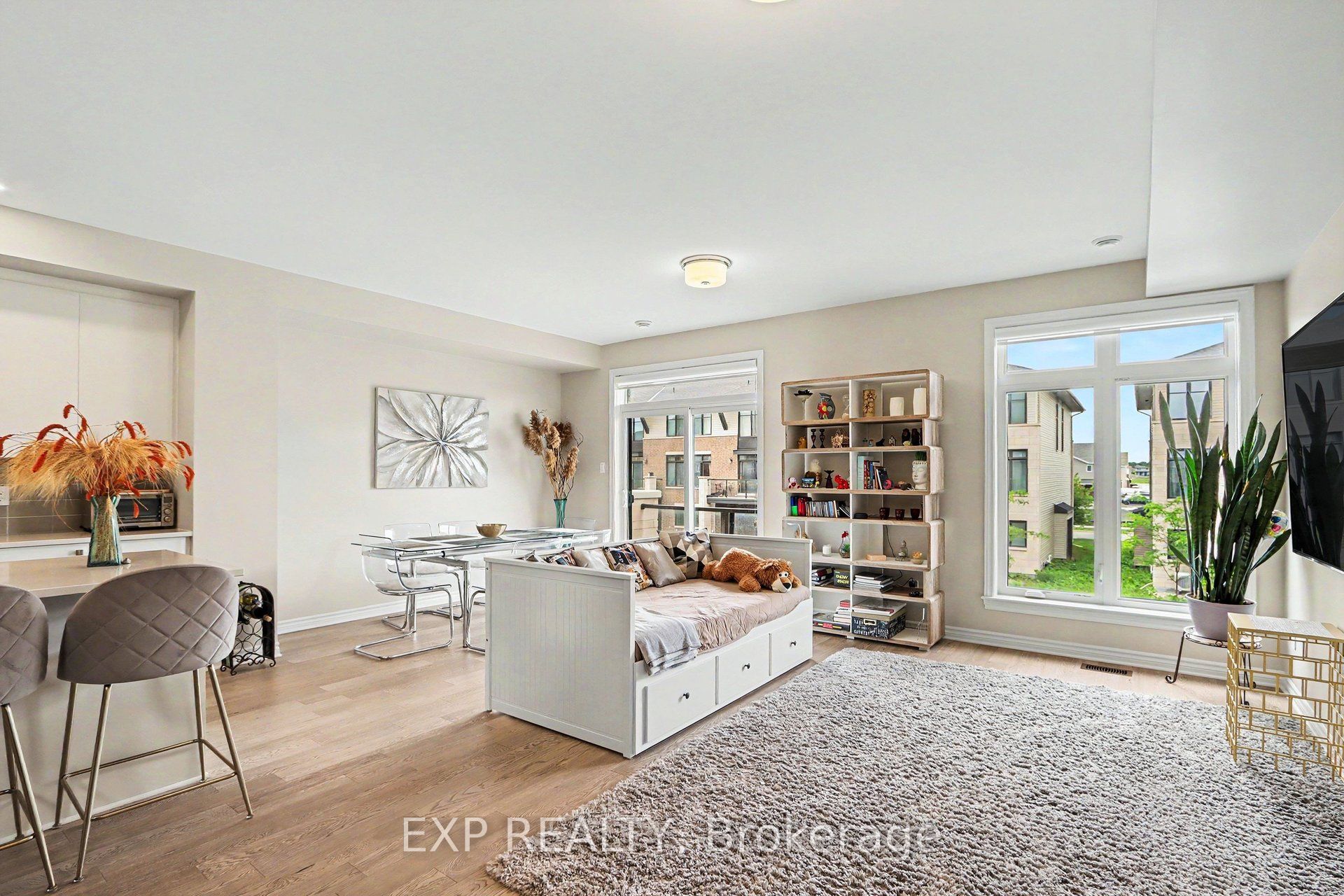 276 Pastel Way Property Photo 5