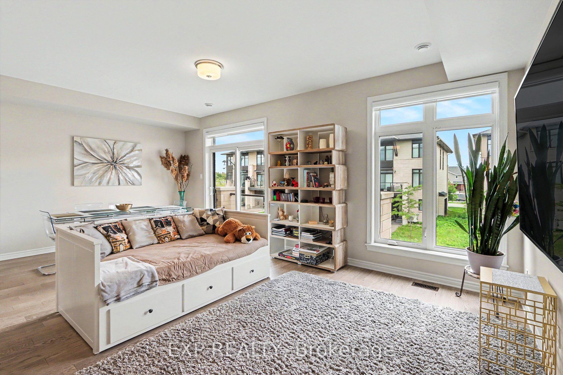 276 Pastel Way Property Photo 6