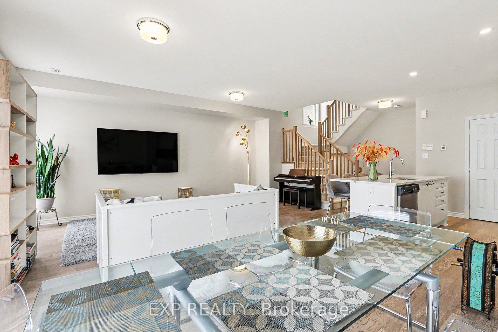 276 Pastel Way Property Photo 10