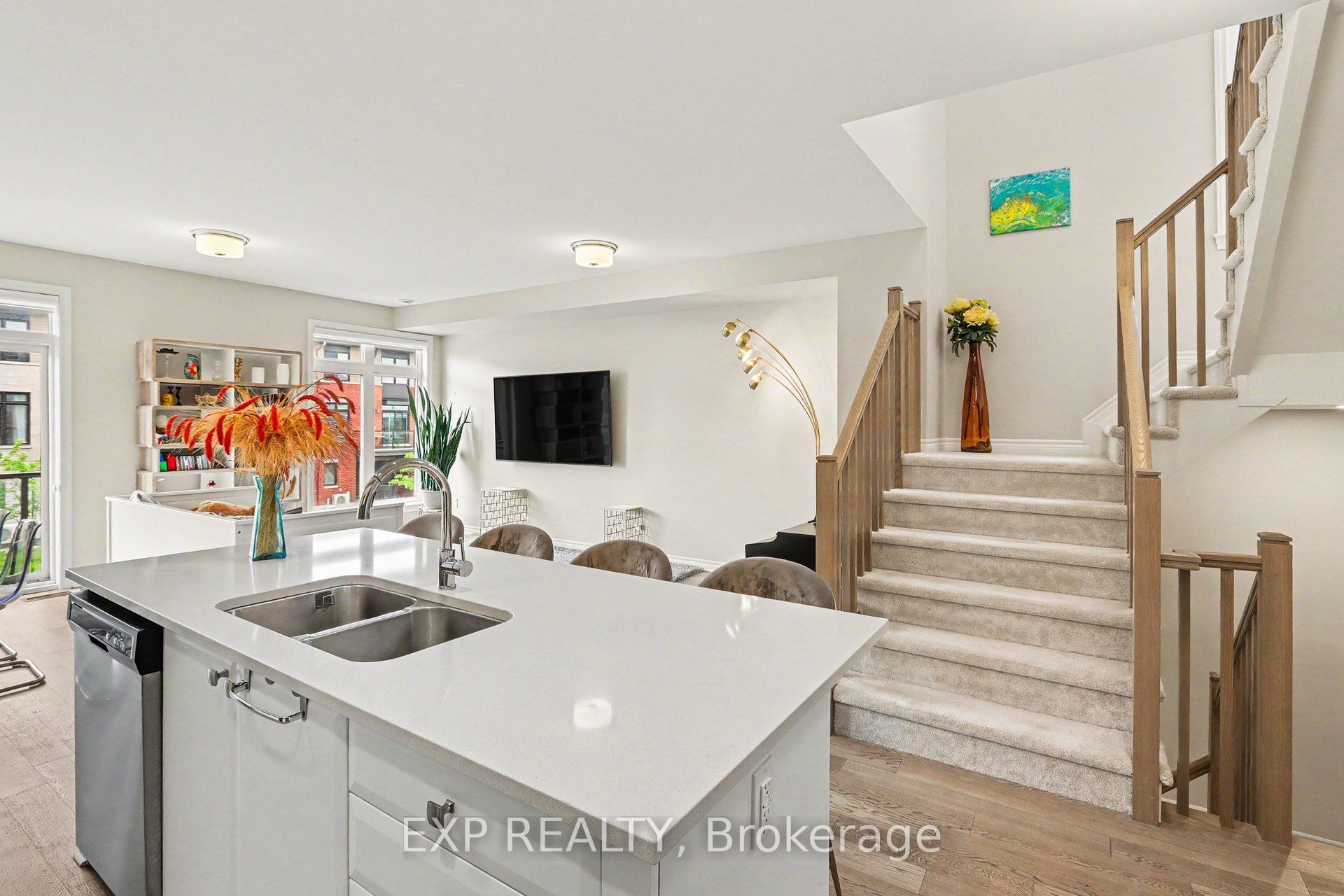 276 Pastel Way Property Photo 13