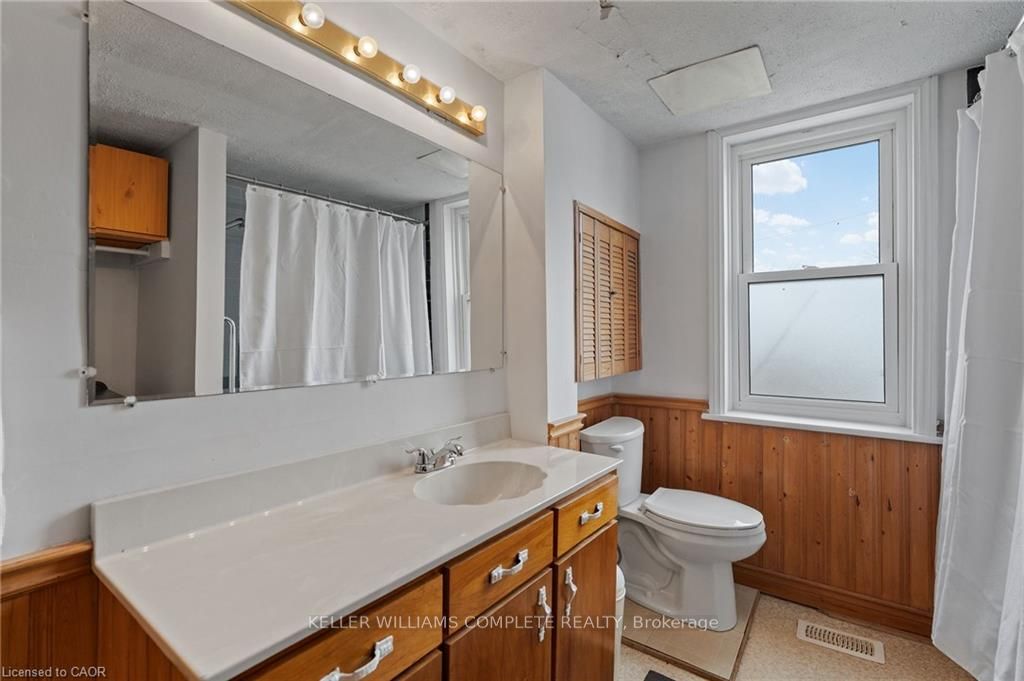 2 Mill Street E Property Photo 17