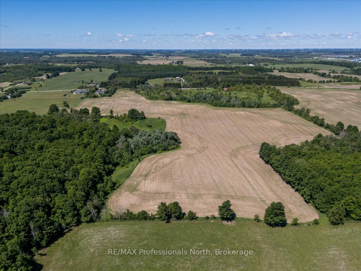 555463 Mono-amaranth Townline Property Photo 6