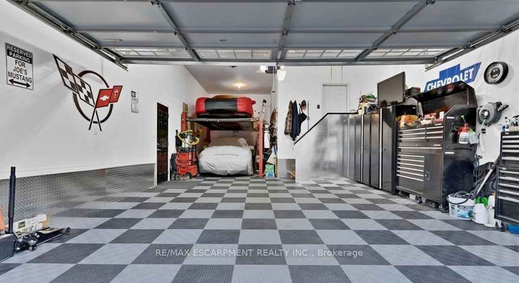 18 Gateway Avenue Property Photo 2