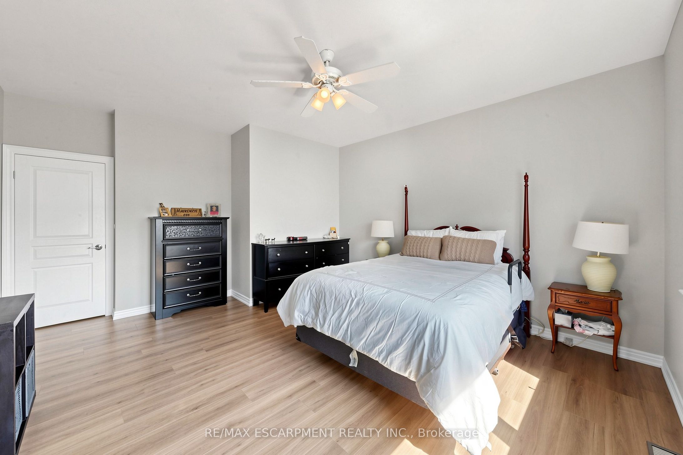 18 Gateway Avenue Property Photo 17