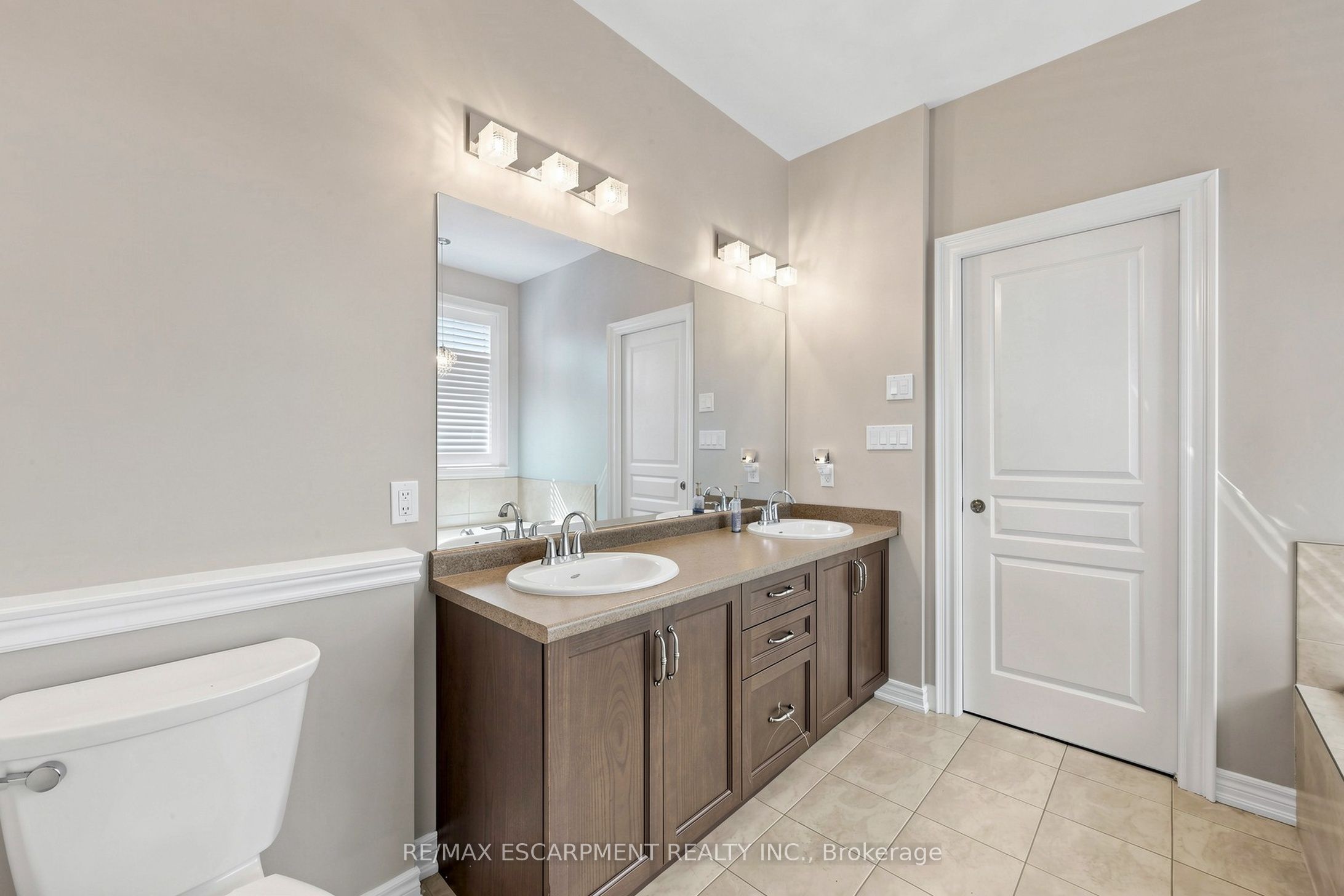 18 Gateway Avenue Property Photo 20