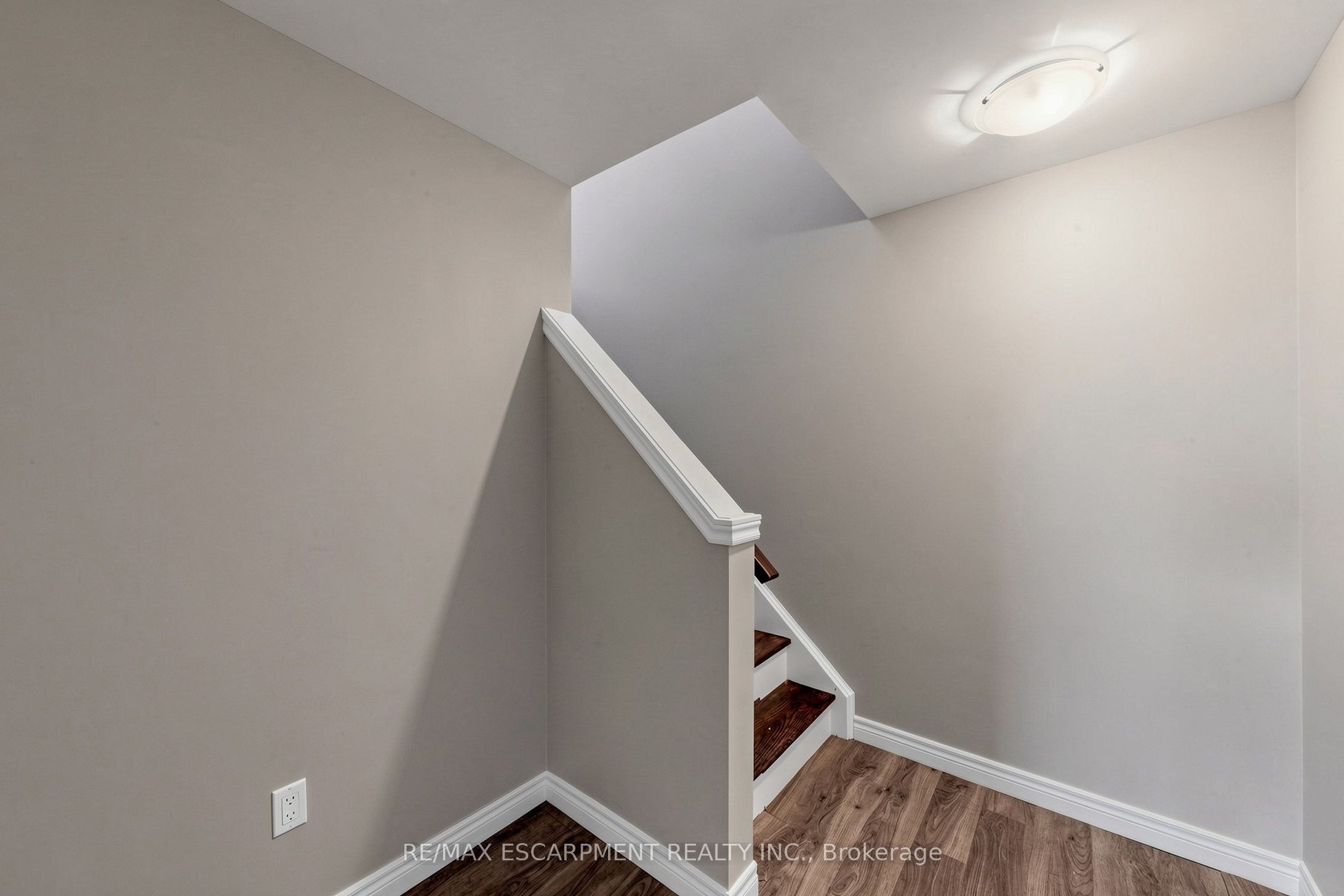 18 Gateway Avenue Property Photo 25