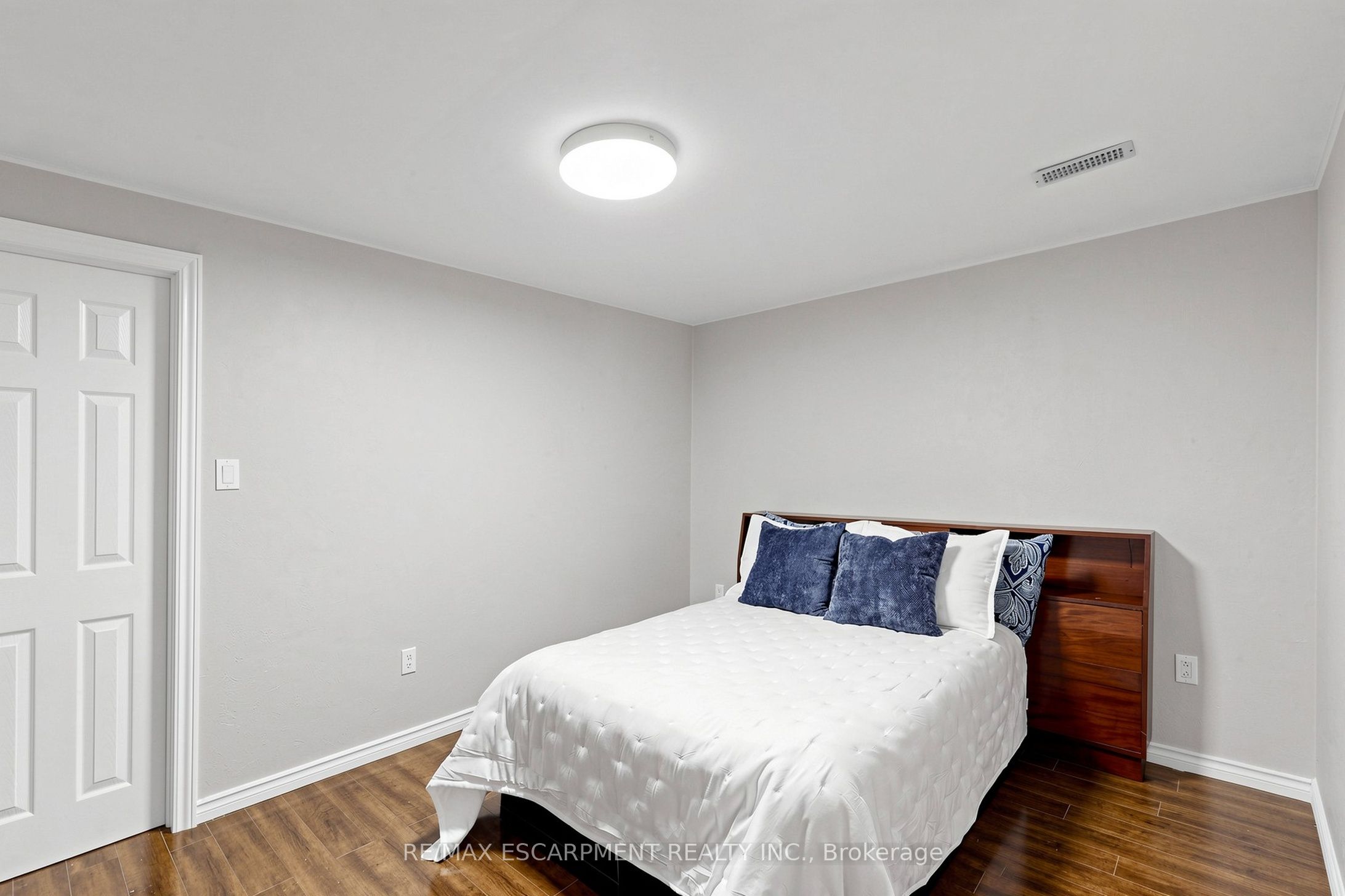 18 Gateway Avenue Property Photo 34