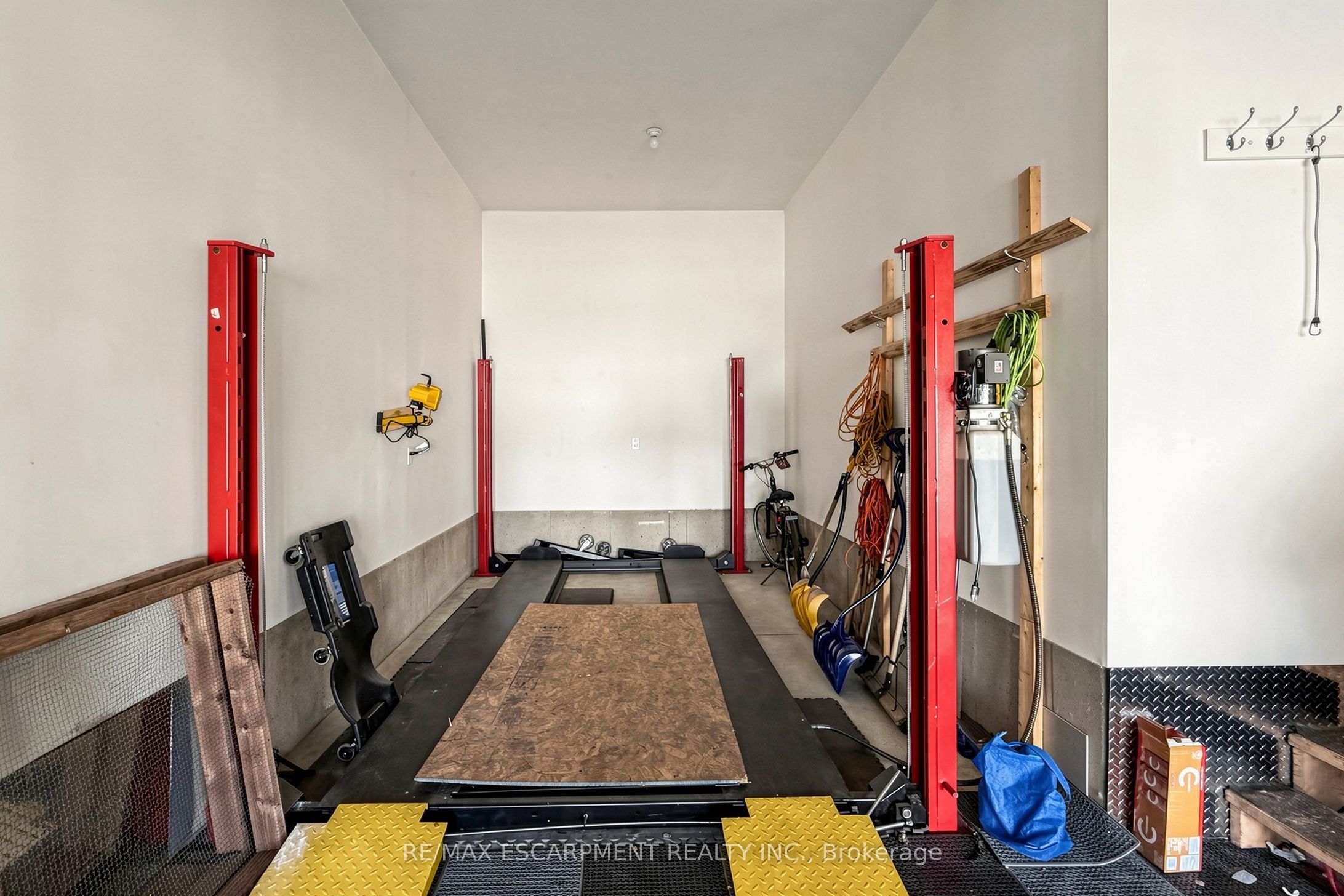 18 Gateway Avenue Property Photo 35