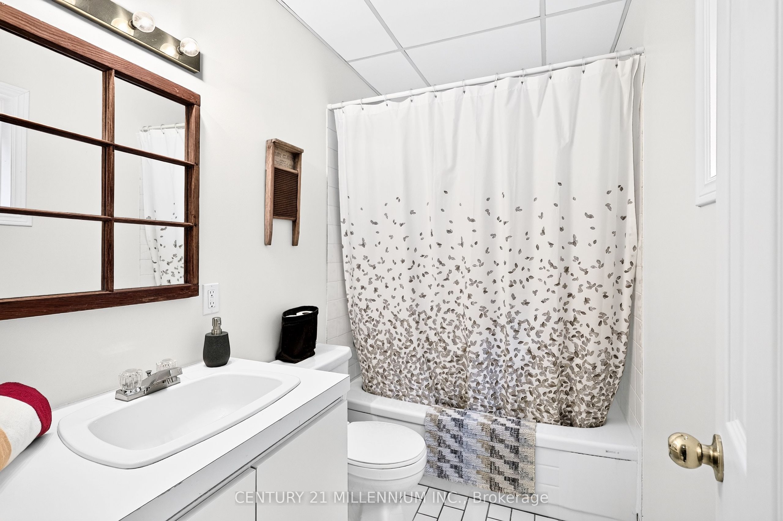 597334 2nd Line W Property Photo 25