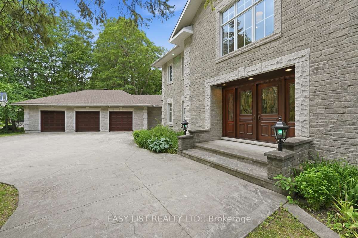 28 Marchbrook Circle Property Photo 4