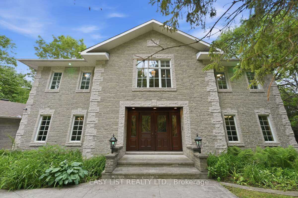 28 Marchbrook Circle Property Photo 5