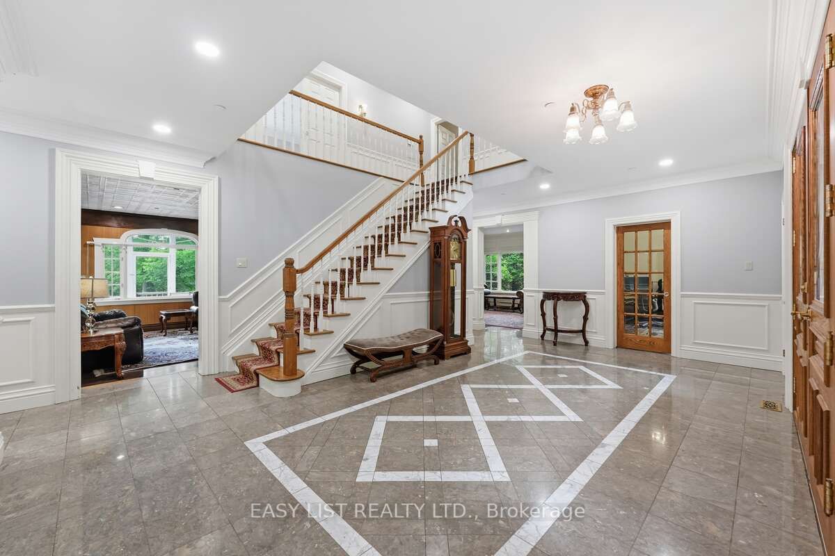 28 Marchbrook Circle Property Photo 8