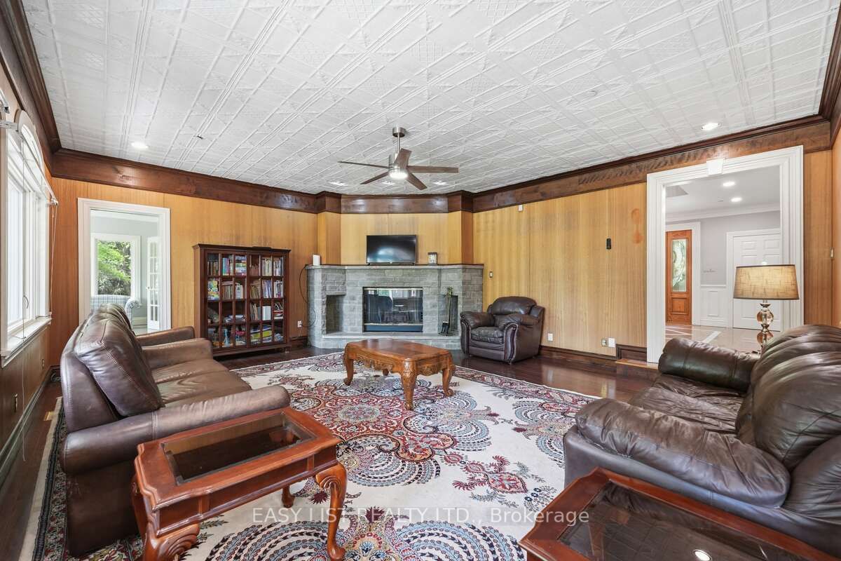 28 Marchbrook Circle Property Photo 12