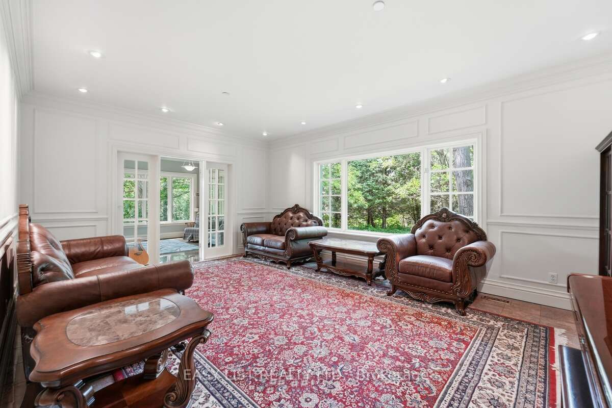 28 Marchbrook Circle Property Photo 13