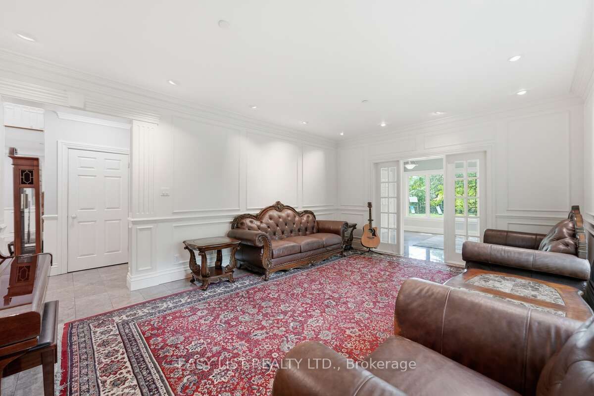 28 Marchbrook Circle Property Photo 14