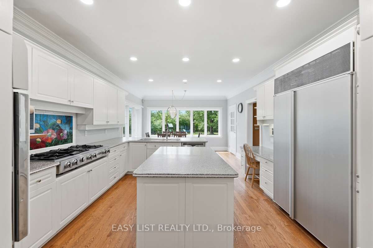 28 Marchbrook Circle Property Photo 15